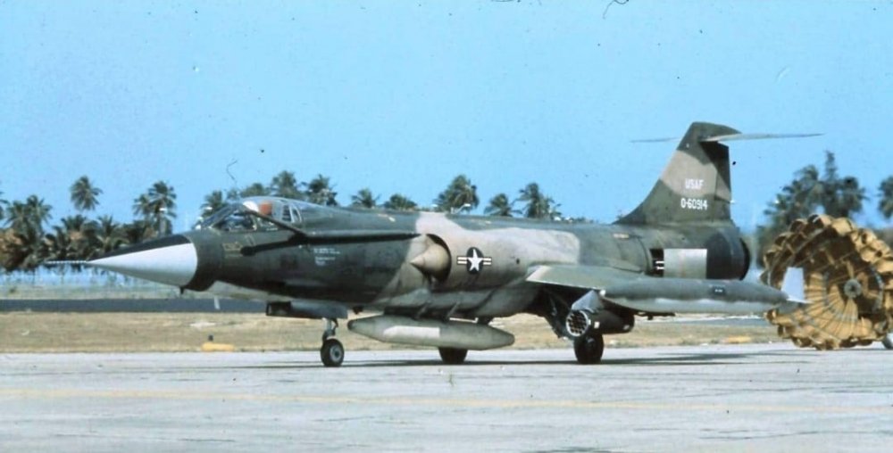 F-104C of Puerto Rico ANG suu-21 lau-3.jpg