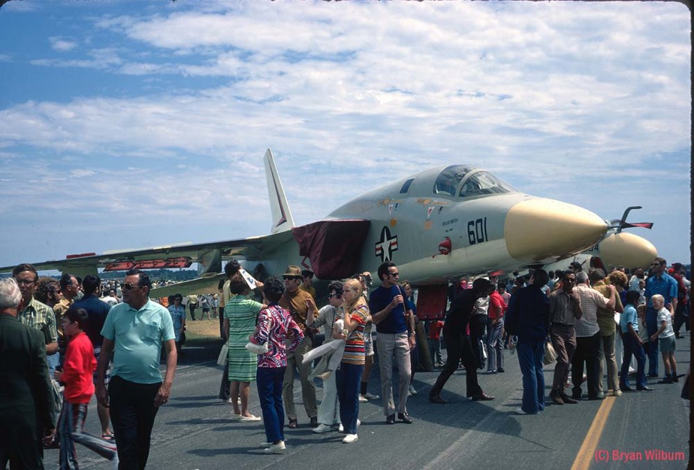 RA-5C_156616_MKE_July_1971_Nose.thumb.jpg.8012a092df9e13788af059afb8f50f76.jpg