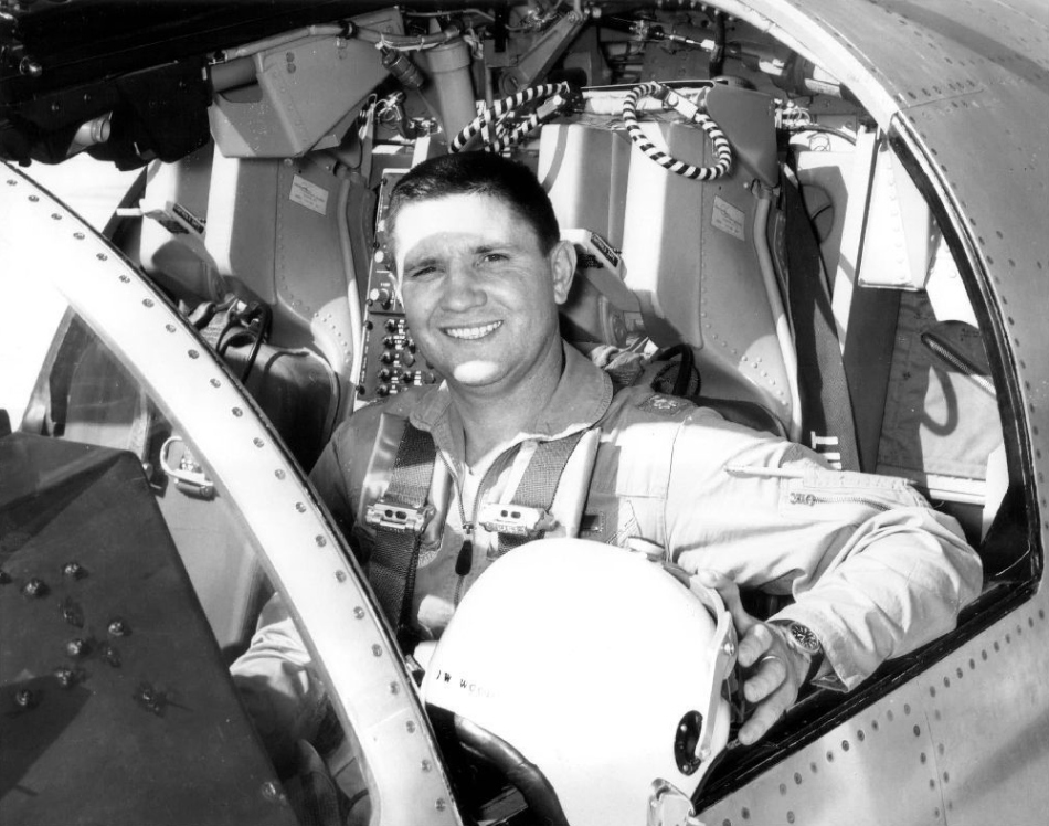 F-111A_ESCAPAC_Seats_LTCJamesWoods_EDW_65.jpg.fe771898dc904601bebd6ebe3537cfa8.jpg
