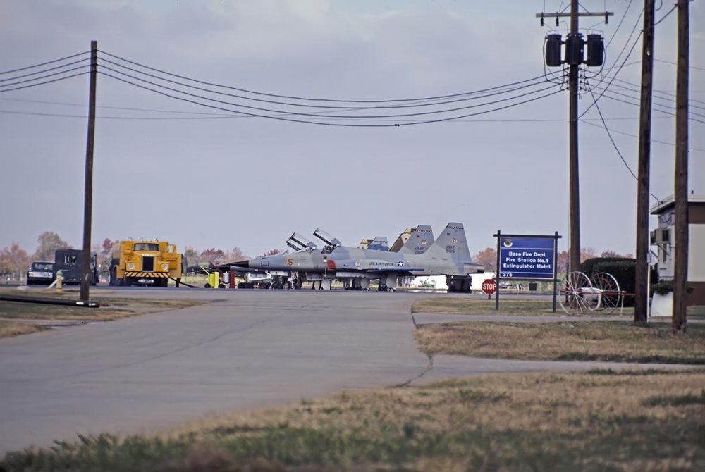F-5E_73-1515-73-1519_xfer_1515-Brazill_1519_LanglyAFB_11-80_SM.thumb.jpg.af78ab0c827fbd6355309a287933ba5e.jpg